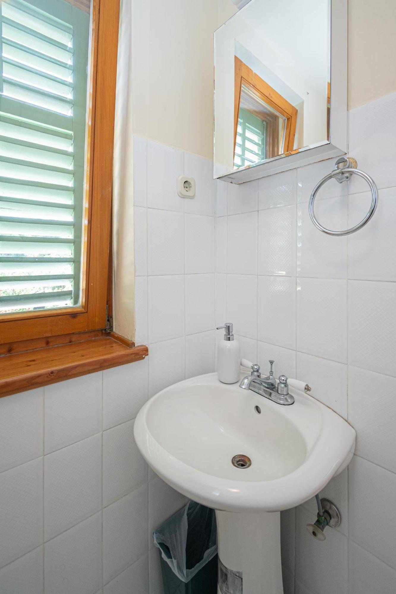 Apartments And Rooms By The Sea Mrljane, Pasman - 327 Nevidane Room photo