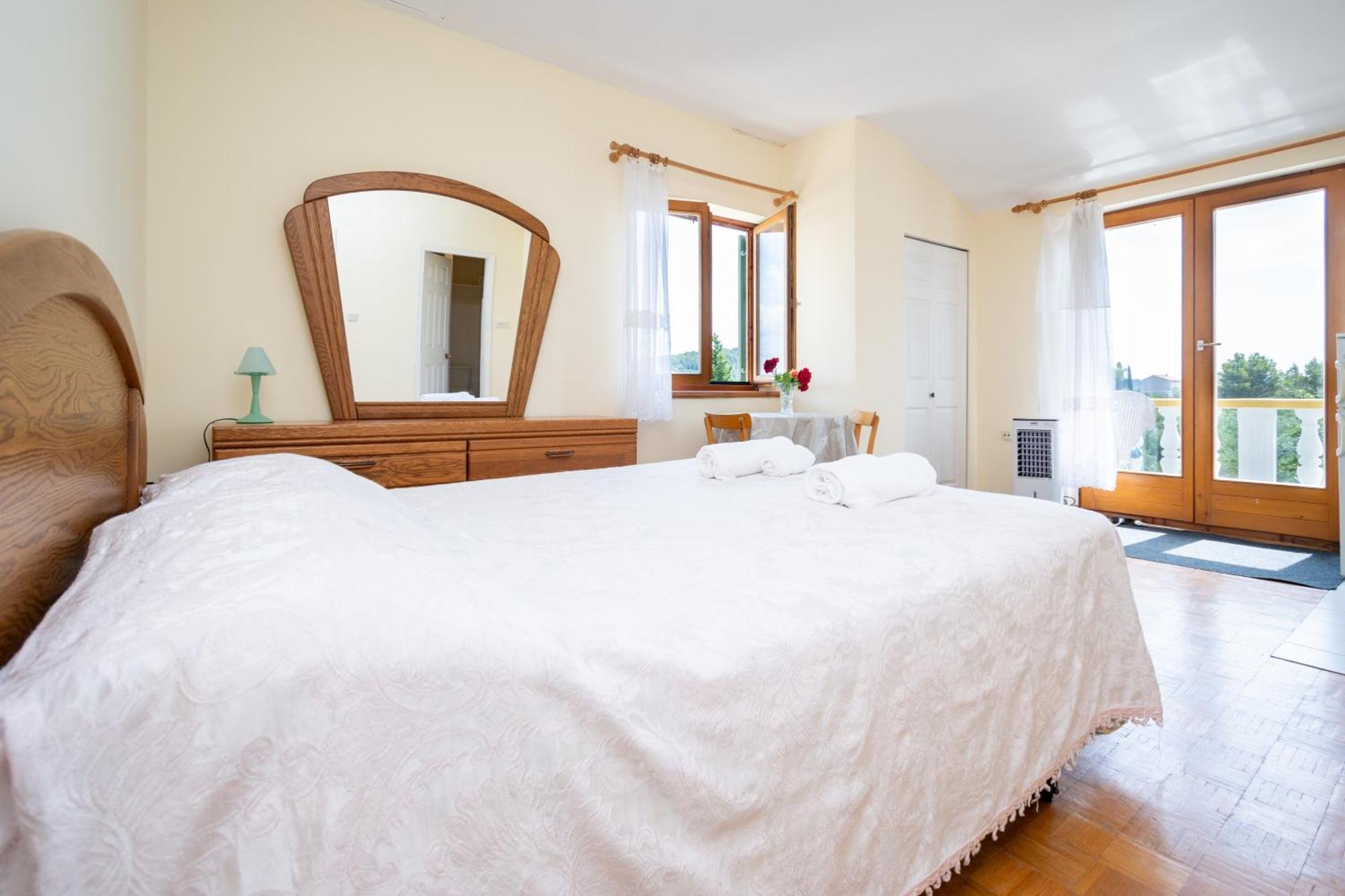 Apartments And Rooms By The Sea Mrljane, Pasman - 327 Nevidane Room photo